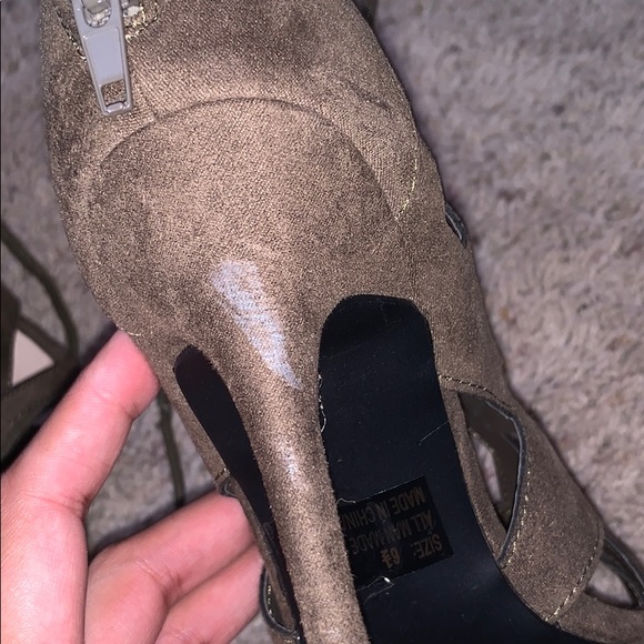 Heels - Picture 3 of 4